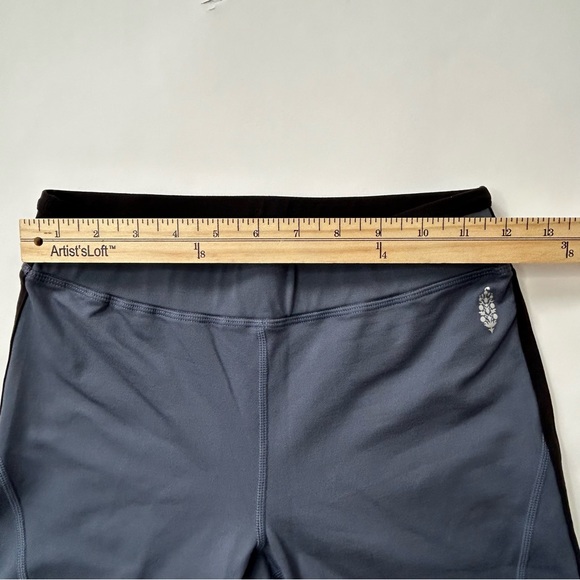Free People Movement Flares Leg Yoga Pants Grey/Black Small NWOT - Picture 5 of 8